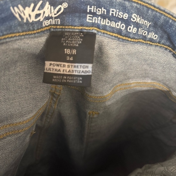 Plus Size High Rise Skinny - Picture 5 of 5